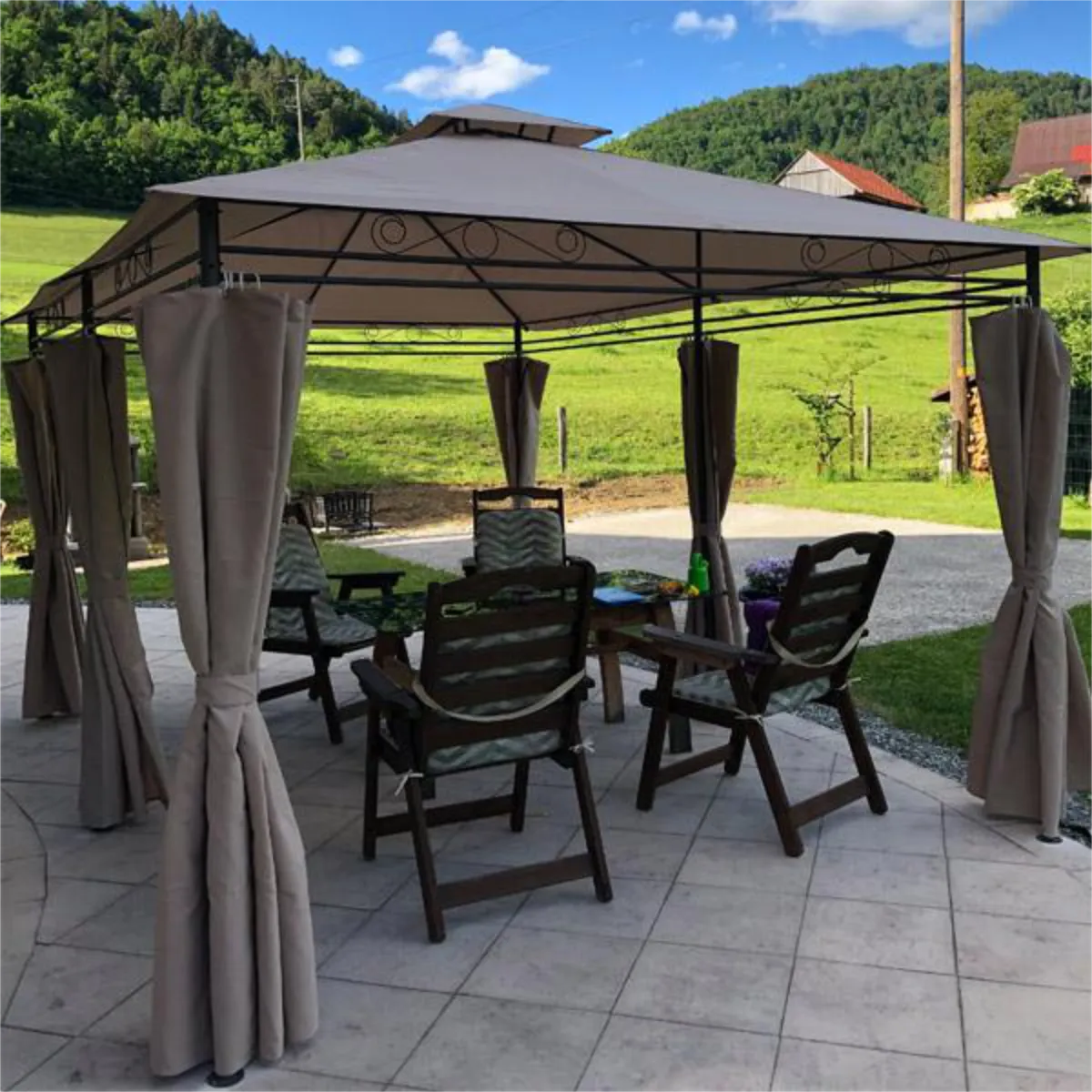 Peter Novotný - Altán má pevnú konštrukciu, za rozmery 3x4 m je cena výhodná. Montáž je jednoduchá. Odporúčam kúpu.