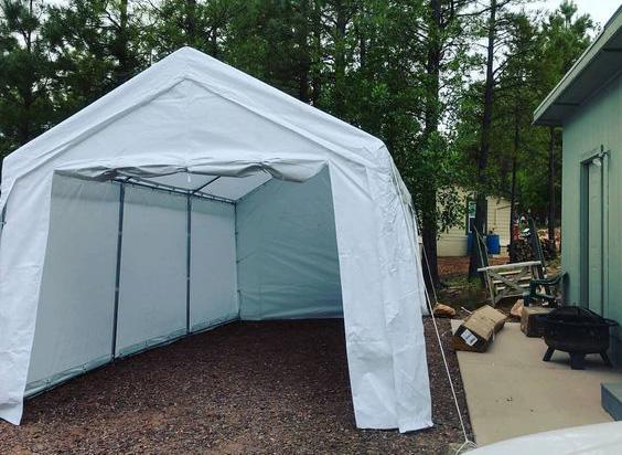 Lenka Furdíková - Stan je skvelý! Postavili sme ho na víkende a konečne budem môcť upratať všetky veci okolo domu. Všetky pochvaly za rýchle doručenie.